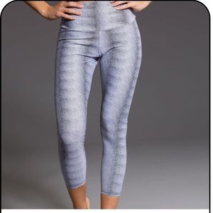 Onzie Capri Print Leggings